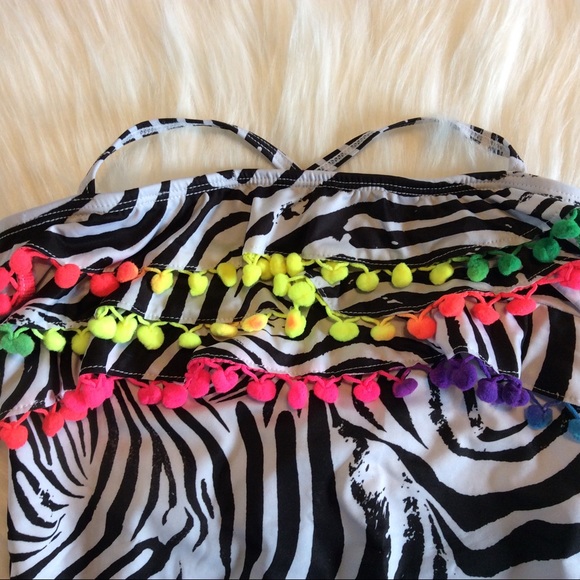 New PilyQ African Rays Pom Pom Ruffle Swimsuit 14 - Picture 4 of 8